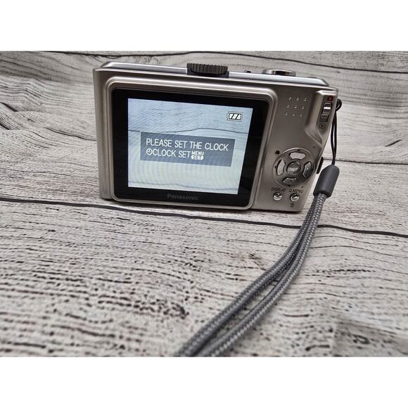 Panasonic LUMIX DMC-TZ4 8.1MP Digital Camera Silver With Battery And Charger - Picture 8 of 11